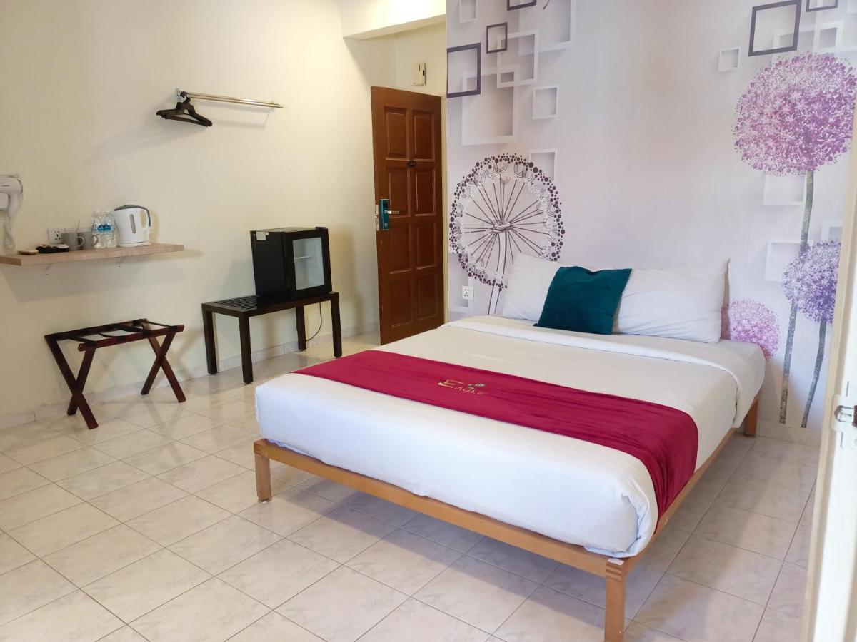 Perdana Serviced Apartment & Resorts Padang Mat Sirat Exterior foto