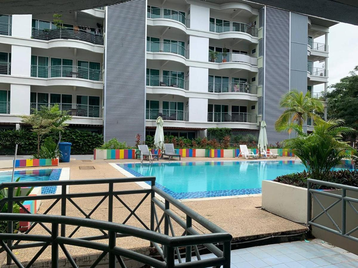 Perdana Serviced Apartment & Resorts Padang Mat Sirat Exterior foto
